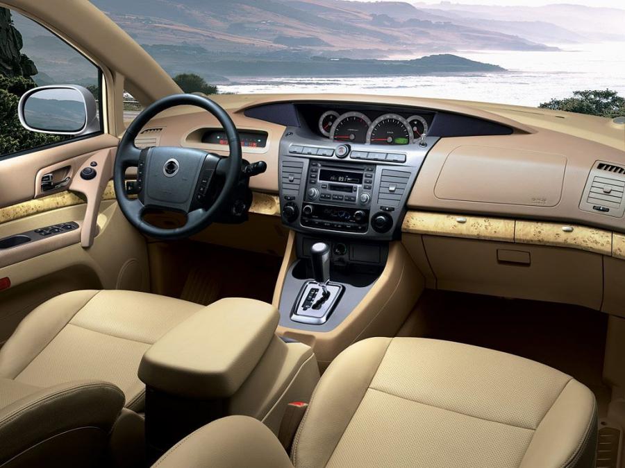  SsangYong Rodius 2004 года  (фото 5 из 16)